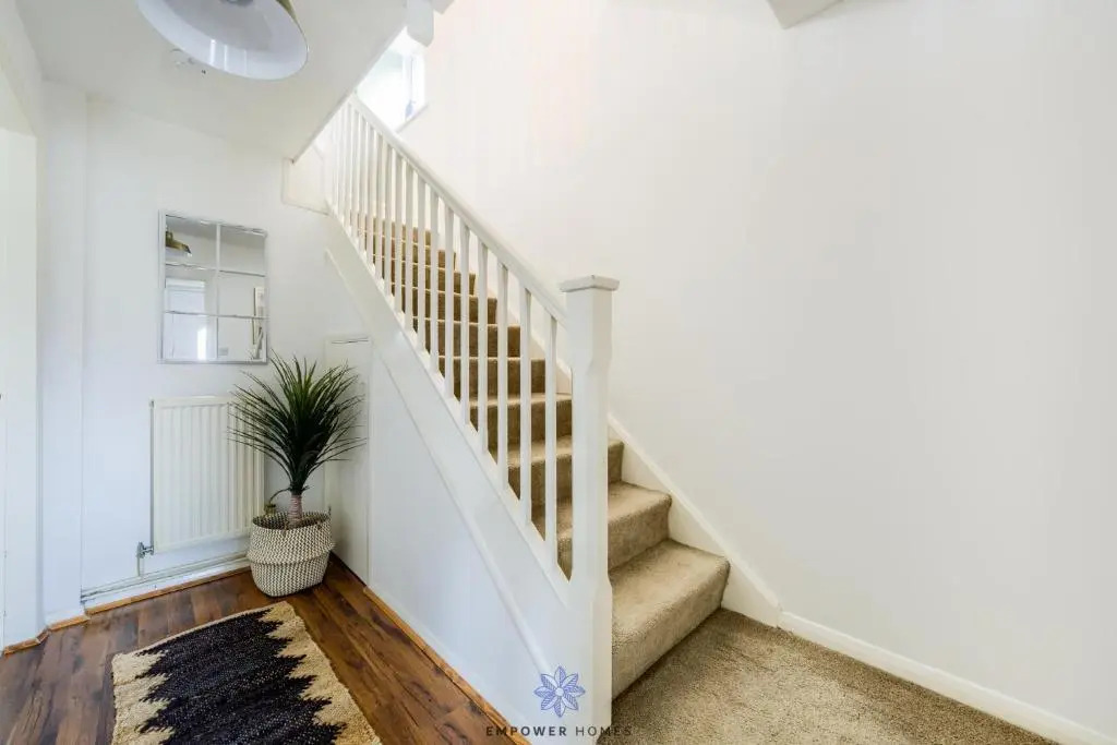 Coventry Beautiful House, University Hospital, M6 M69, Private Parking, Sleeps 6, by EMPOWER HOMES rates incl VAT