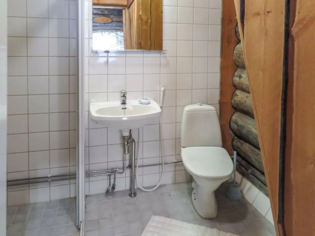 Lomayllas a 13 / hotellintie 1 a