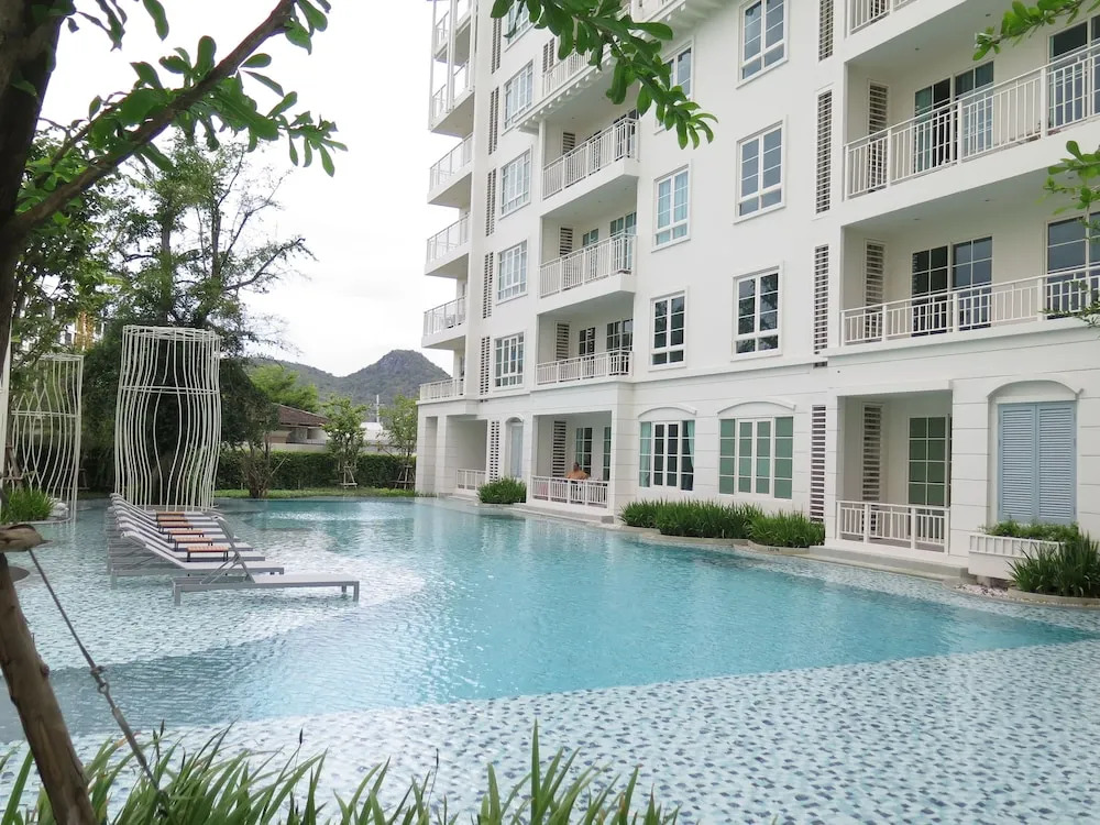 Summer Huahin Condo 2 Bedrooms Pool View Classic Room