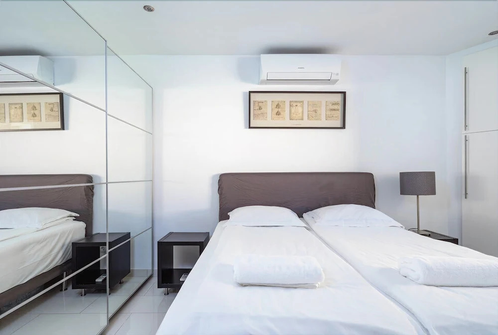 Lovely Beachfront Apartment Ref 88