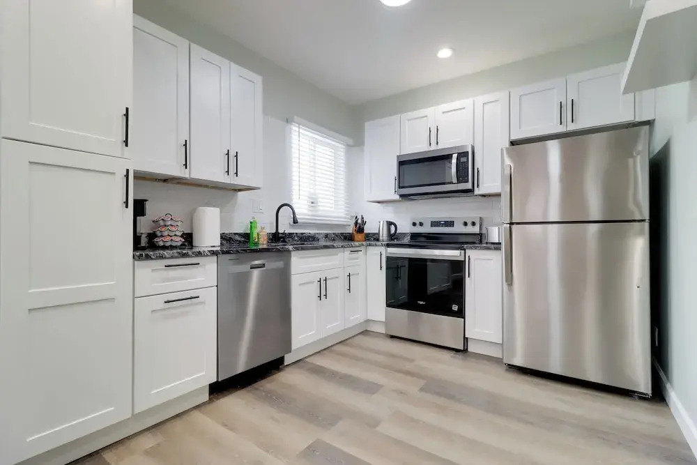 Near Midtown & Medical District! Updated Unit