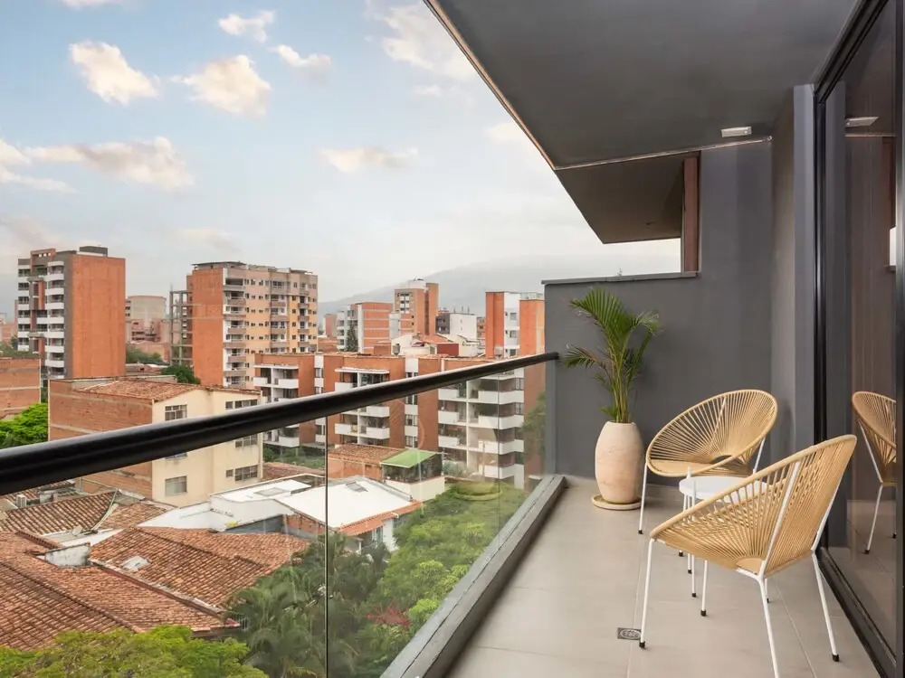 w Impressive 3BR With Balcony in Laureles