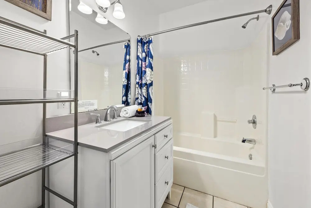 Across Street from Beach - Close to Pier Park - Sleeps 6