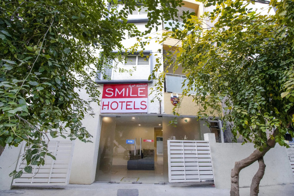 Capital O 77528 Smile Hotels