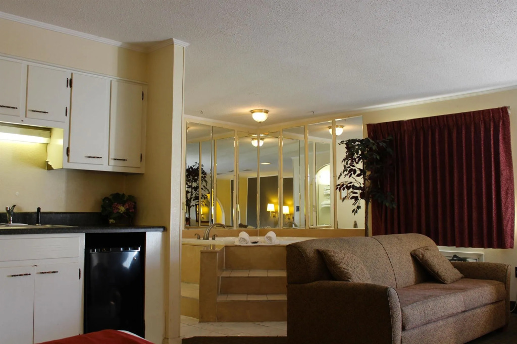 Lake View Inn & Suites