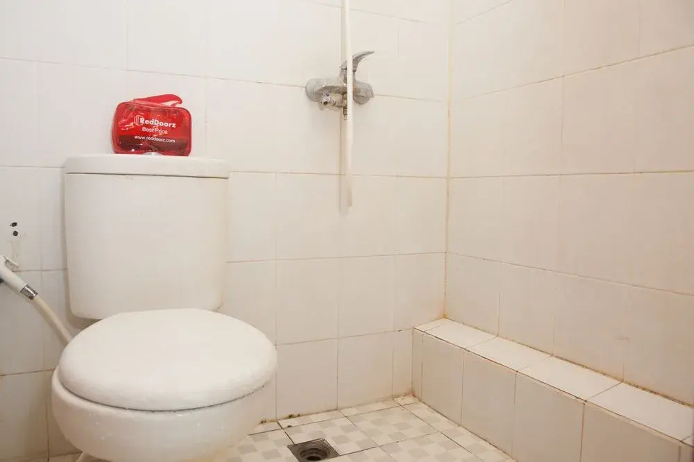 RedDoorz Apartment @ Manyar Street