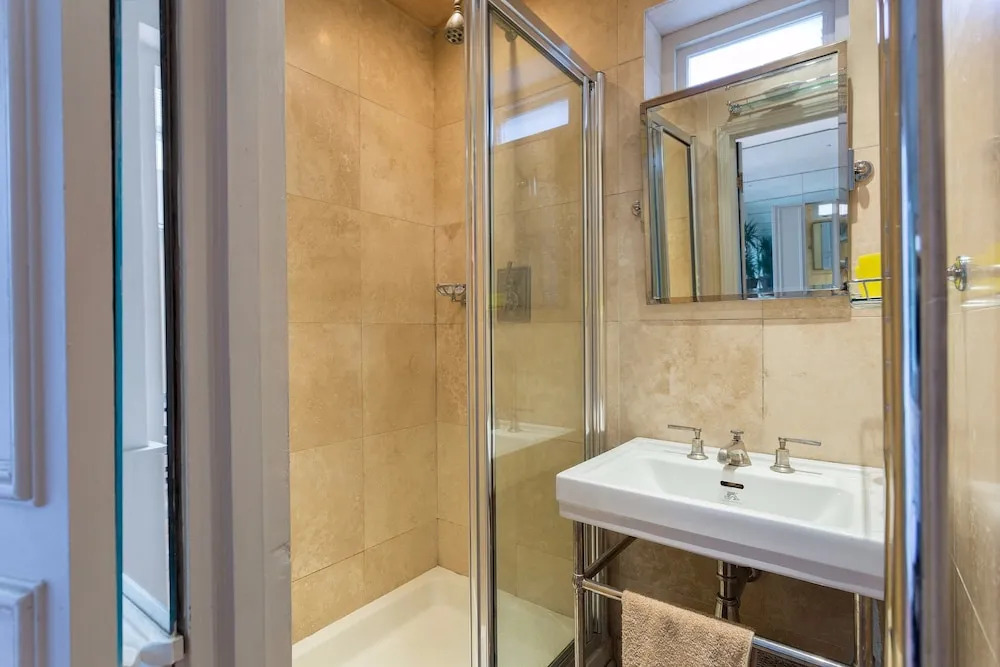 2 Bedroom Garden Apartment near Wimbledon