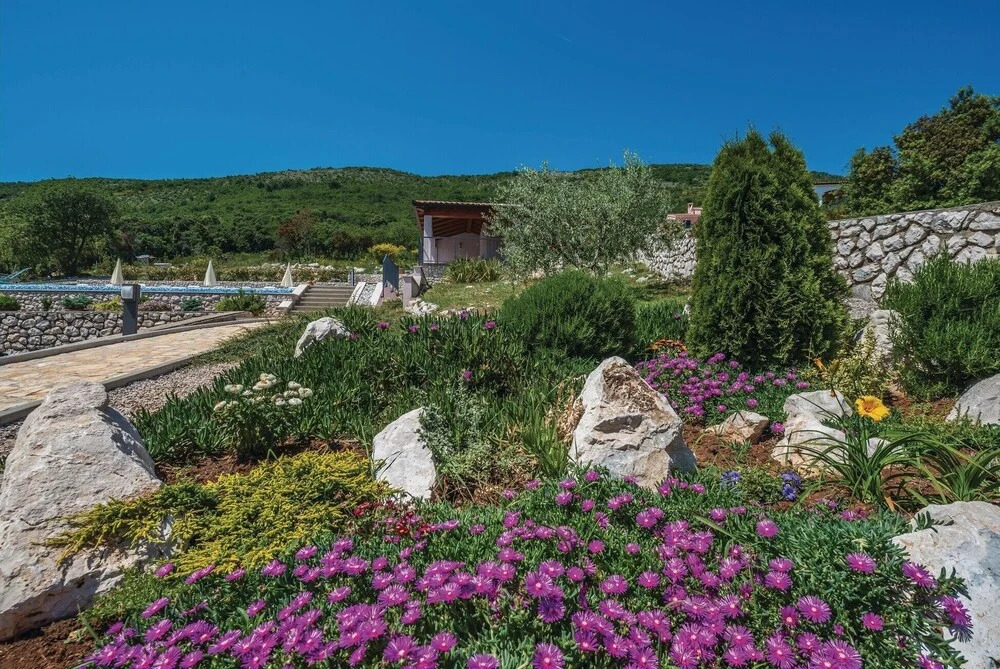 Beautiful Home in Ravni With Wifi and 3 Bedrooms