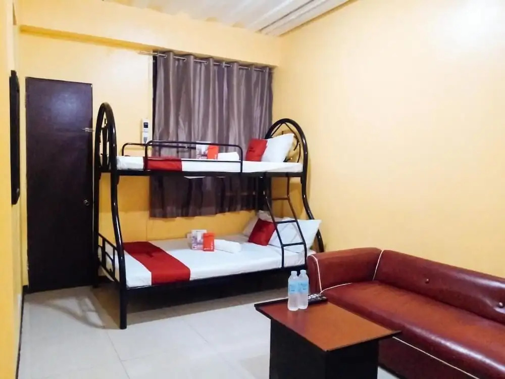 RedDoorz near Baclay Drive Super Metro