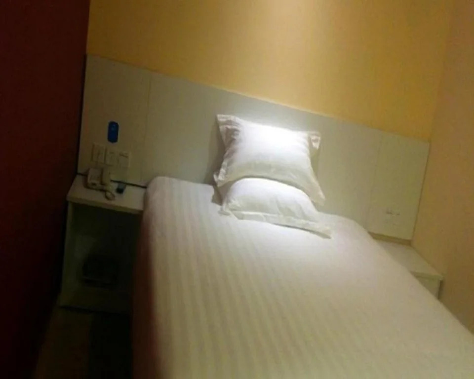 Hanting Express Jiading Middle Dengliu Road