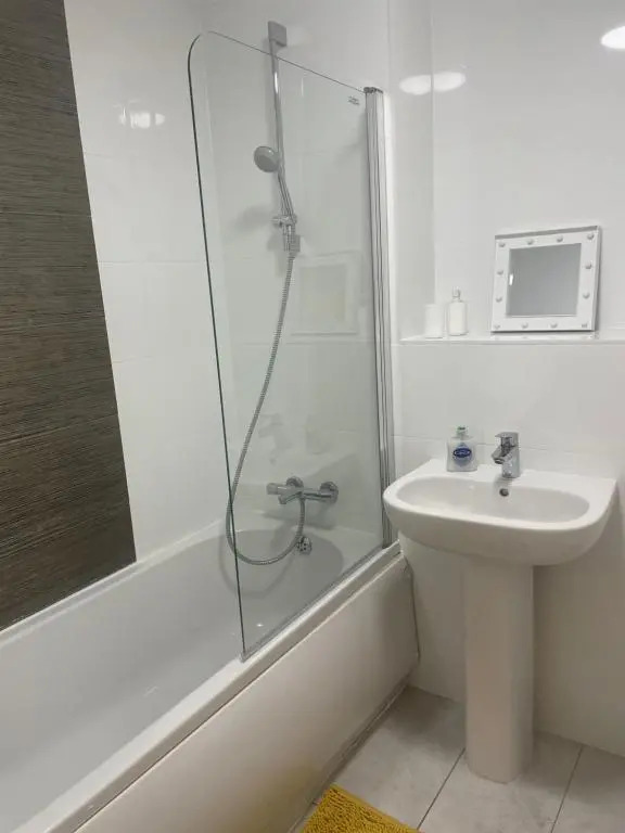 #0608 Lovely 1 Bedroom apartment - free parking