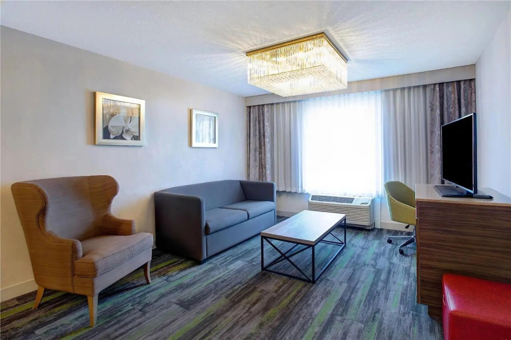 Ramada by Wyndham St Paul AB