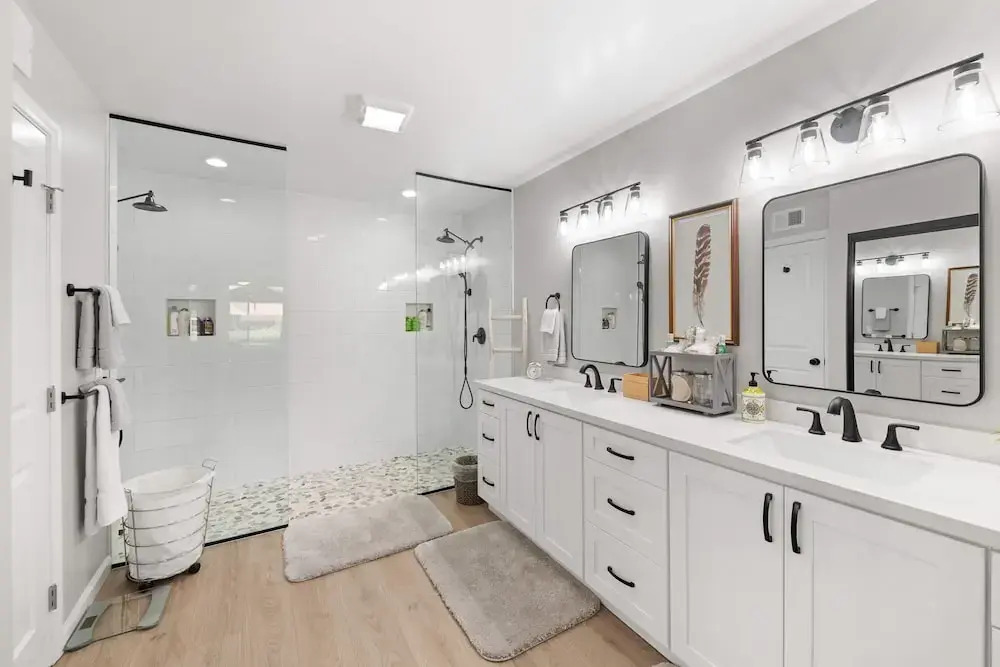 Designer Seville Condo w Golf Mountain Views
