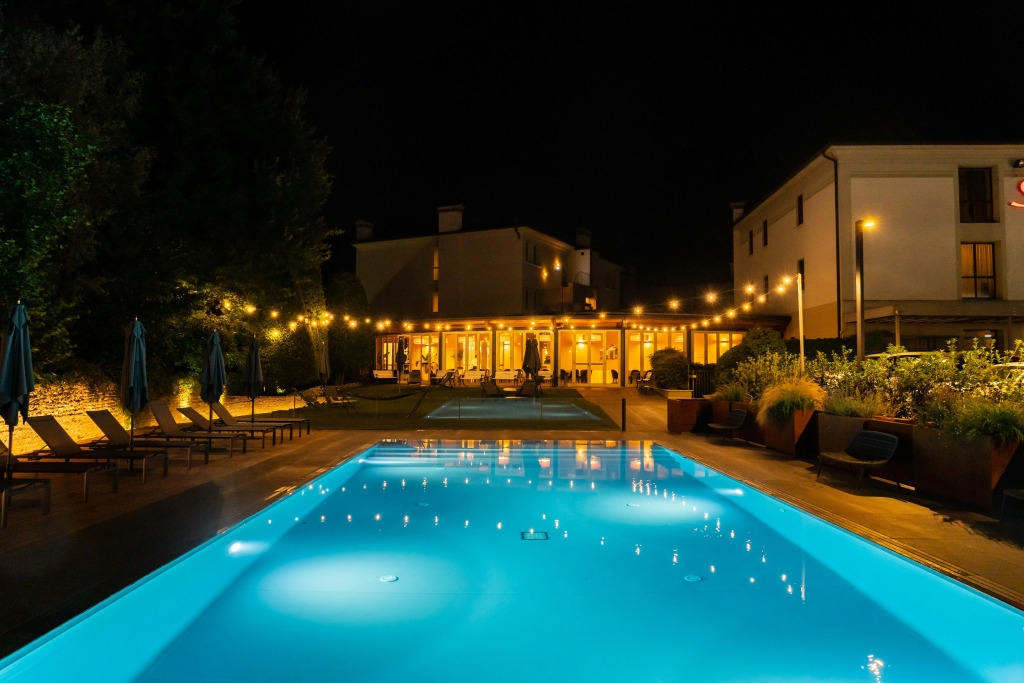 Sweet Hotel