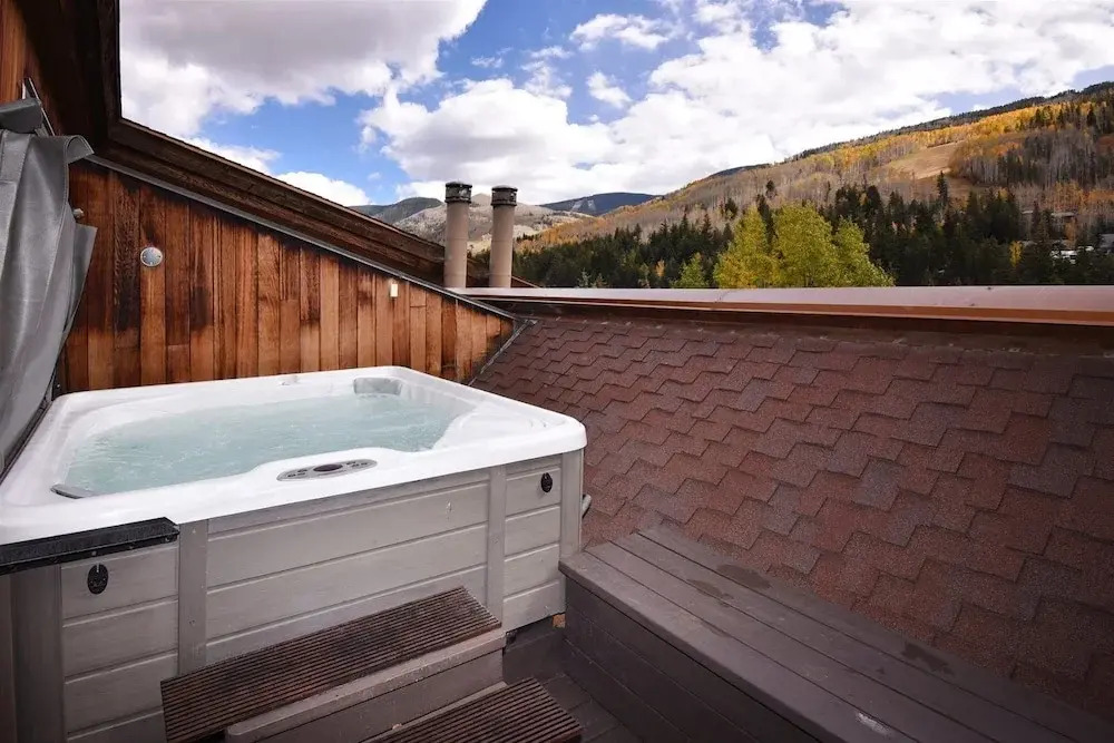Chic 3BR Condo in Lionshead Village - Ski-in/ski-out at Eagle Bahn Gondola