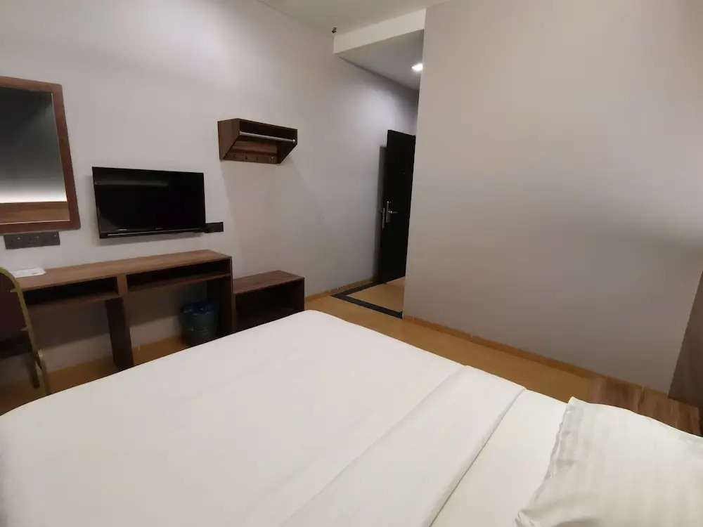 OYO 89443 Lumut Hotel