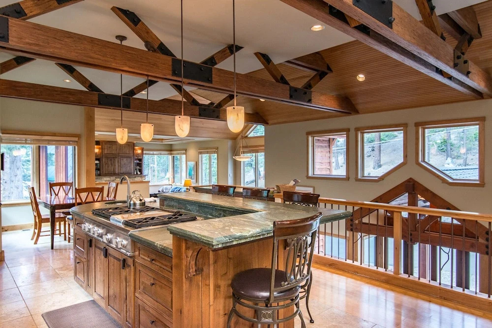 Extravagant Mountain Lodge at Heavenly by RedAwning