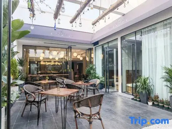 Tiwoli Terrace Hotel (University City Exhibition Center)