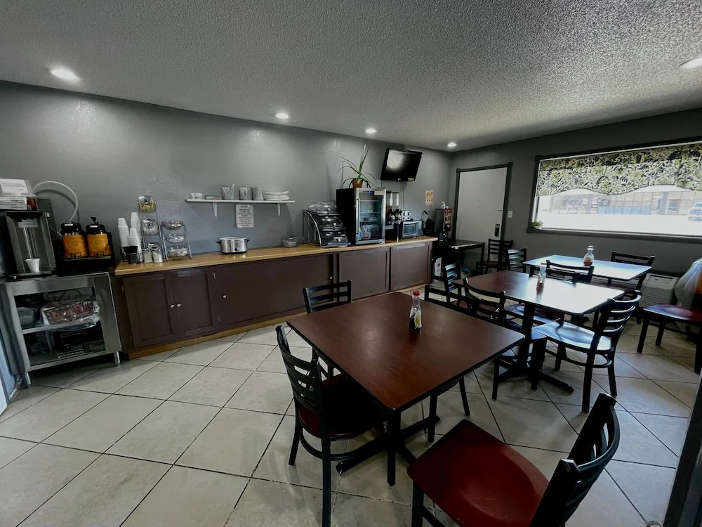 Royal Inn & Suites