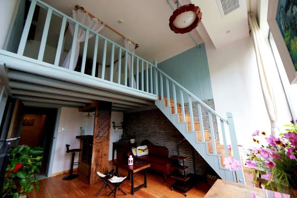 BingHe Street Art Hostel