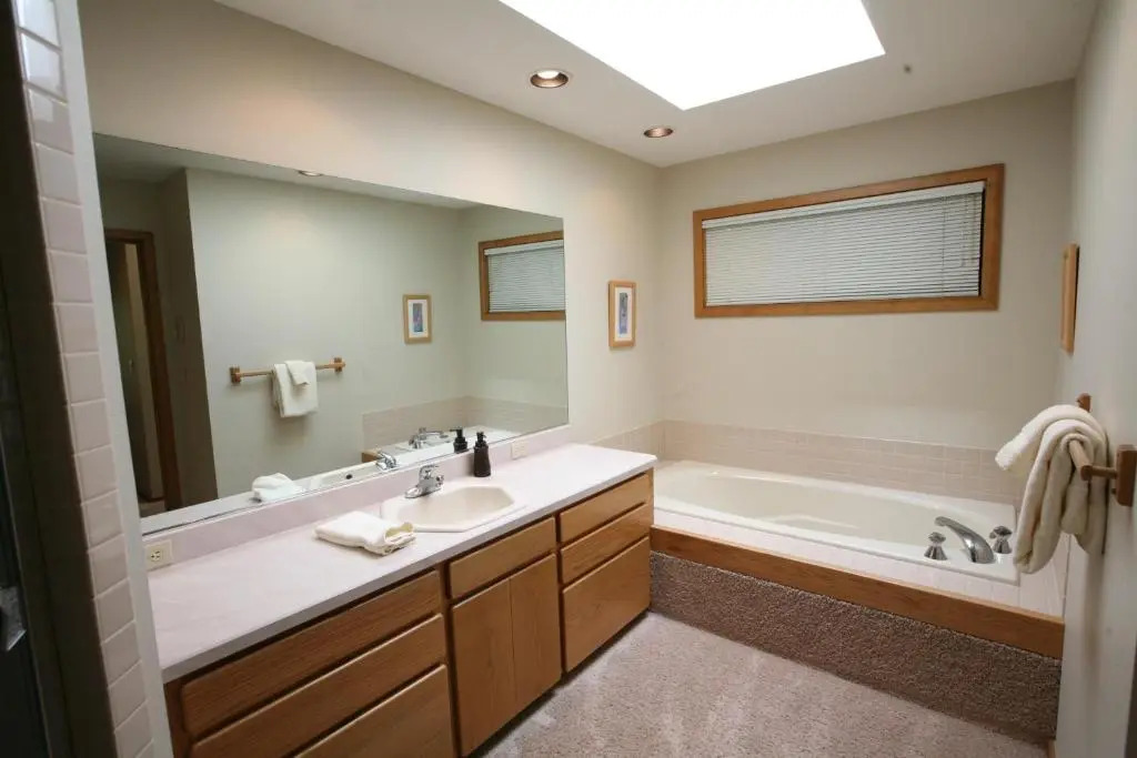 10 Tan Oak-AC-Hot Tub-3BR/3BA