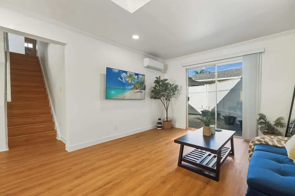 Spacious 4BR House Free Parking w Backyard BBQ