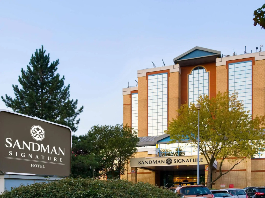 Sandman Signature London Gatwick Hotel