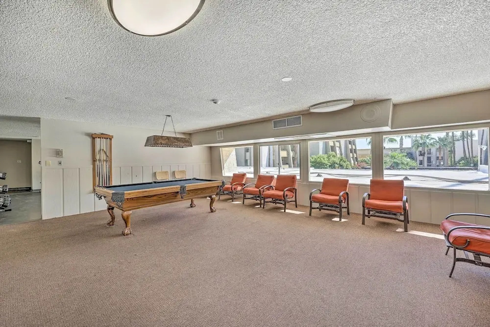 < 1 Mi to Fashion Square: Condo w/ Community Perks
