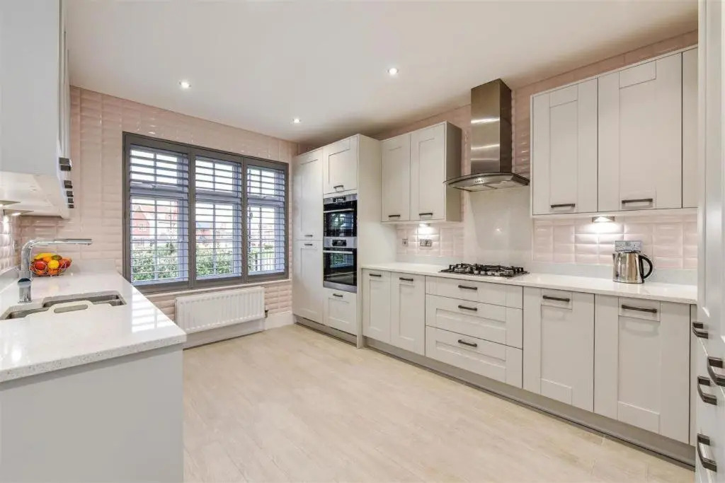 Luxury 4 Bedroom Detached House