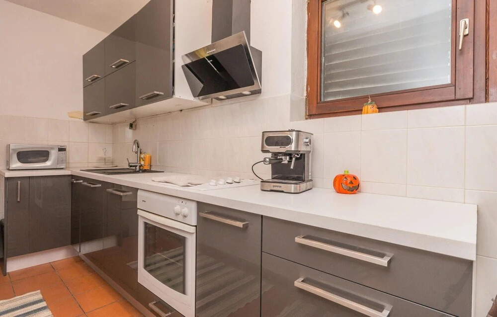 Beautiful Home In Sukosan With Wifi