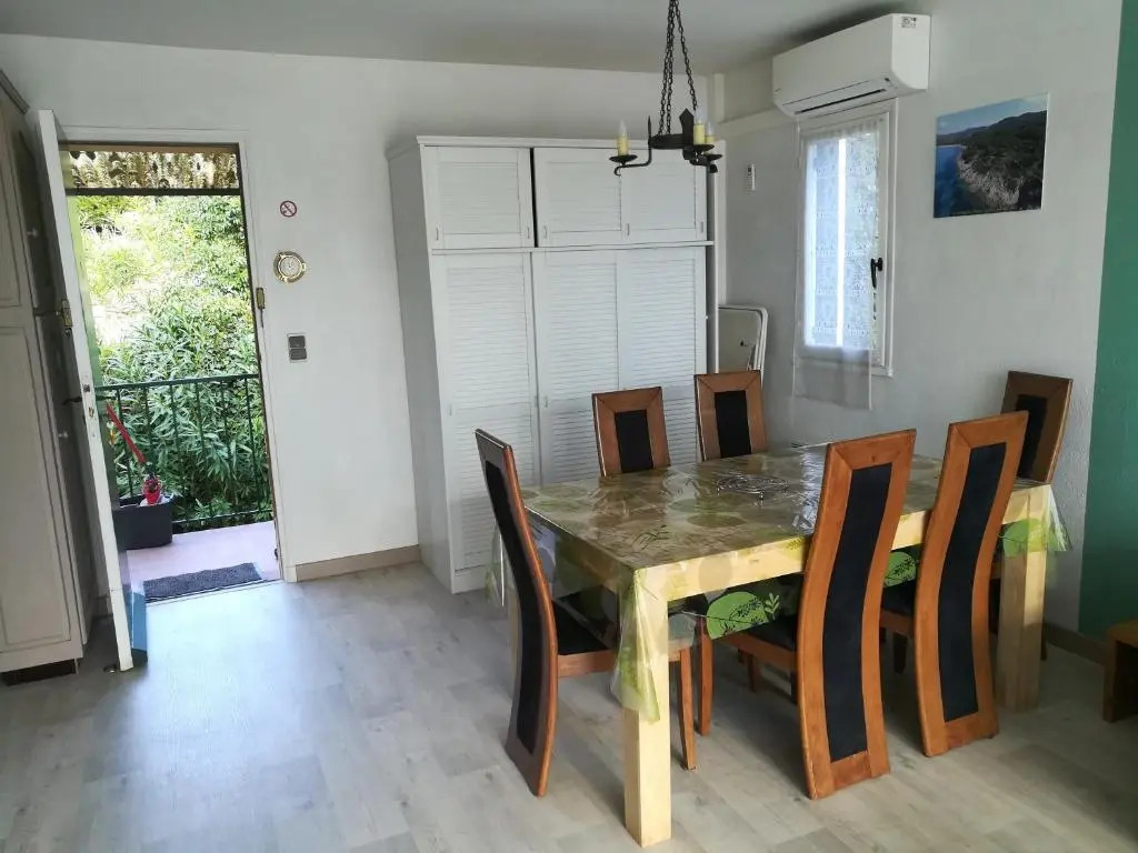 Appartement classé 3 étoiles au 1er étage dune maison avec jardin dans un quartier calme