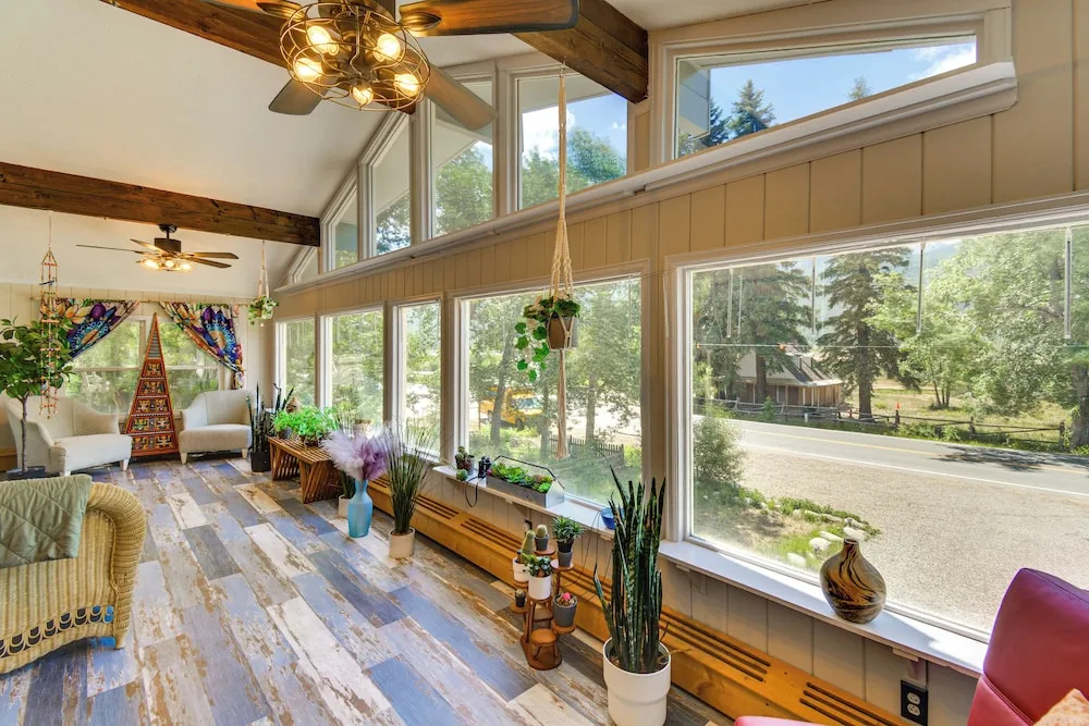 Remodeled Lake Cabin, Stunning Mtn View, New Patio