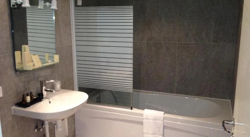 Irin Hotel
