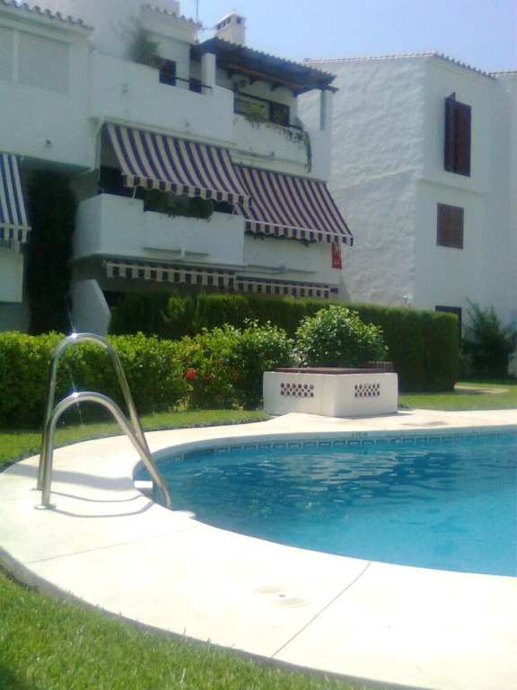 Apartment With In Estepona With Pool Access And Furnished