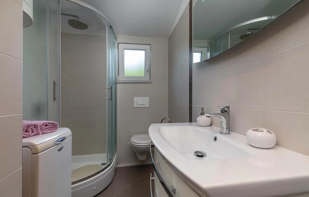 Awesome Home in Marcana with Hot Tub, Sauna & 6 Bedrooms