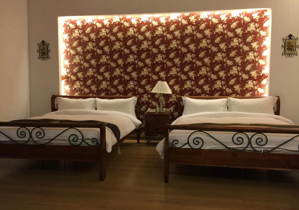 Cloudtop Landscape Hotel
