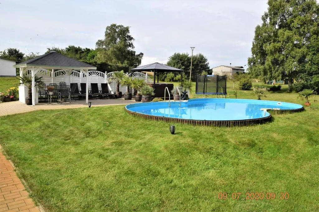 Fewo Traum, 4-Sterne Ferienwohnungen mit Swimmingpool und Whirlpool, 500m bis zum Achterwasser mit Badestrand