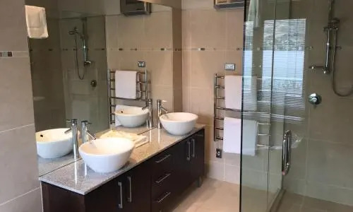 Lakeview Heights Luxury Apartment 2
