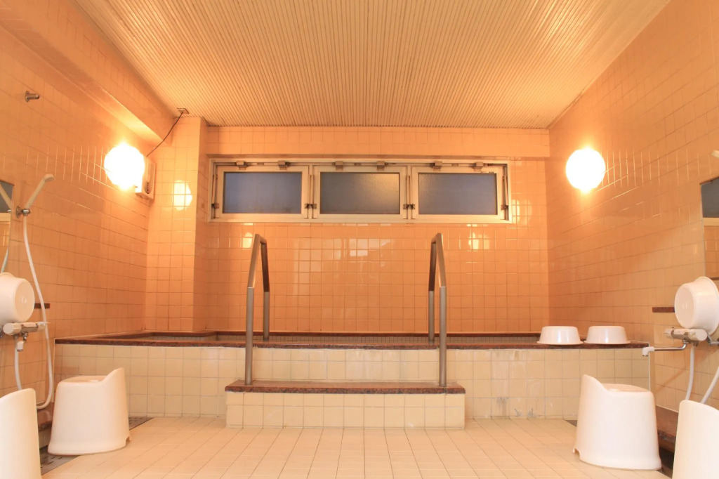T and K Hostel Kobe Sannomiya East