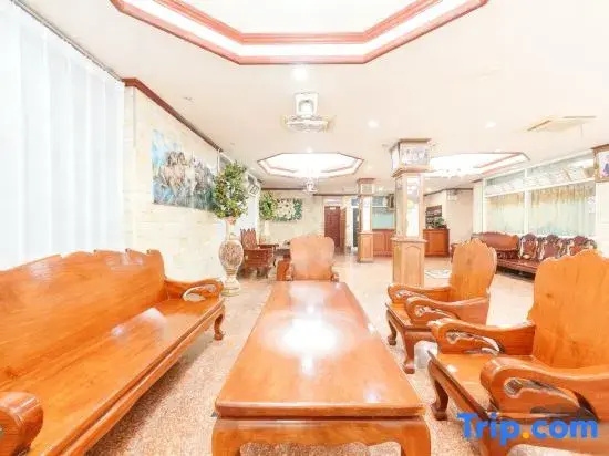 Nakhonesack Hotel, conveniently located near Patuxay Monument, a famous scenic spot in Vientiane
