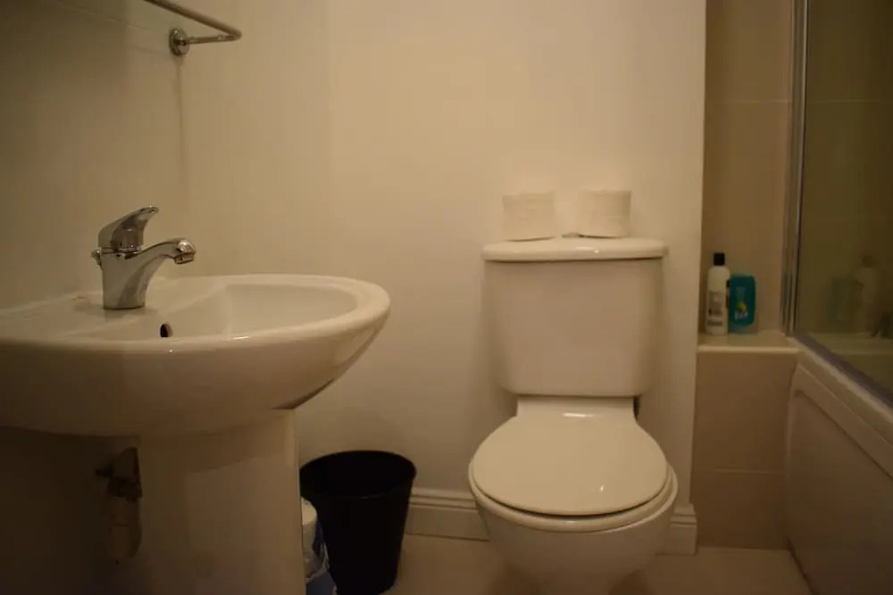 1 Bedroom Flat 5 Minutes Away From Stephens Green