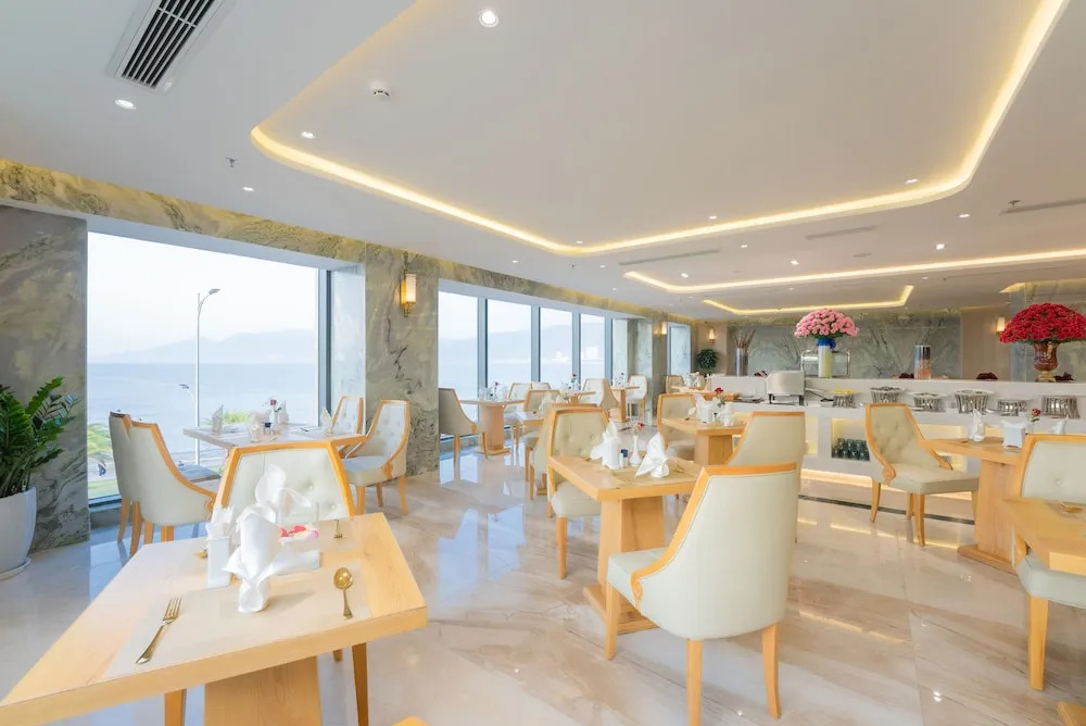 Canary Gold Hotel Quy Nhơn - Beachfront - Iconic Location