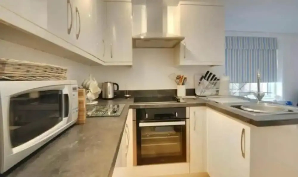 2bdr- sea Breeze - Family Friendly- Parking-int