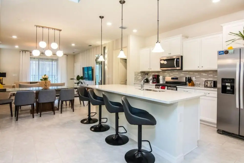 Beautiful Themed Vacation Home With Pool St5509