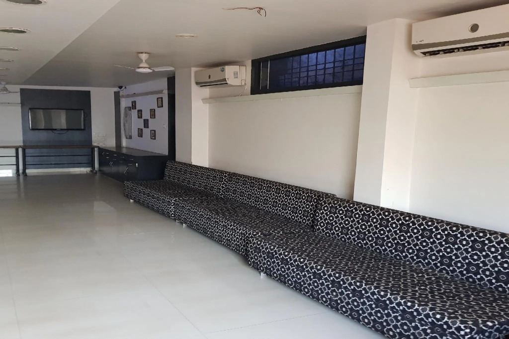 OYO 10745 Hotel Tuli's