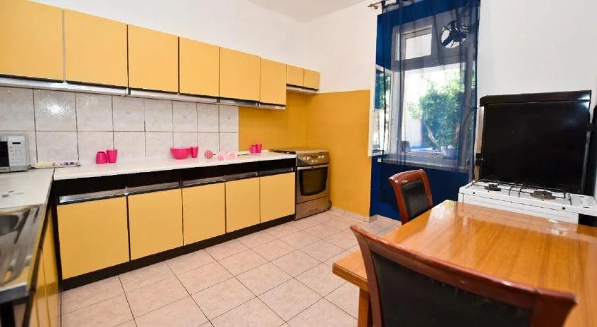 Simple and Central Hostel