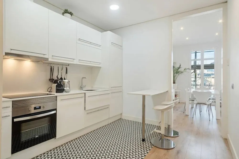 Stunning 2 Bedroom amd Bath Apartment in Eixample