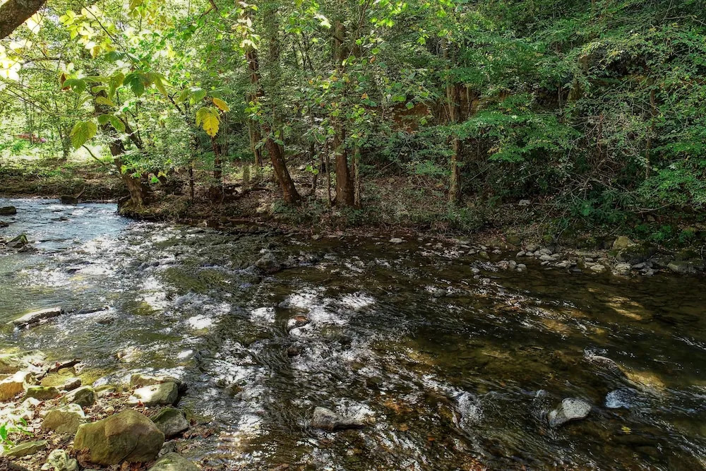 Wandering Creek - 2 Bedrooms, 1 Baths, Sleeps 6 Cabin by RedAwning