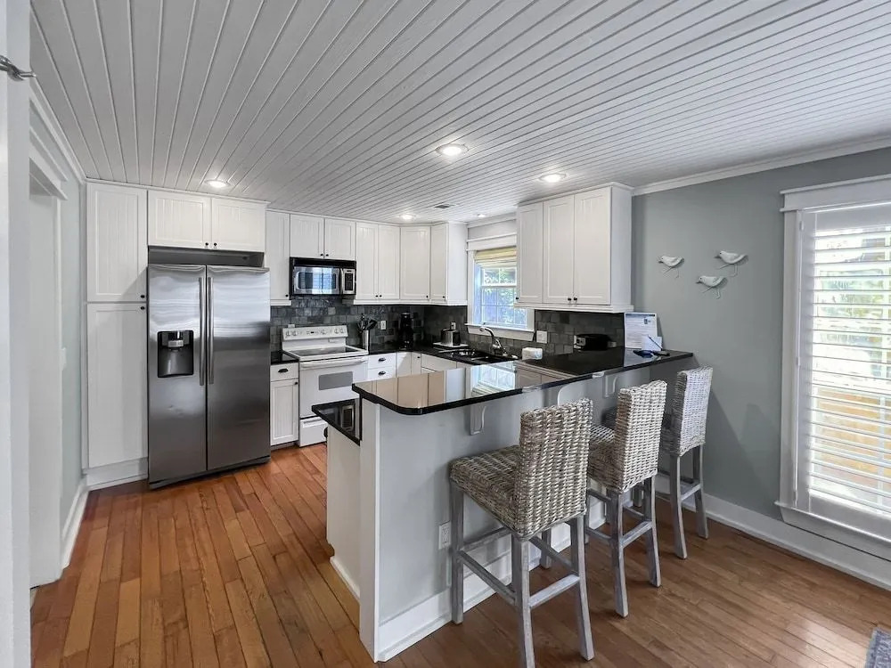 Sandy Toes 2 Bedroom Home by RedAwning