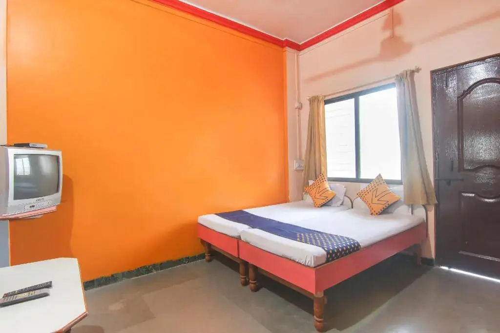 New Surekh Lodge by OYO Rooms